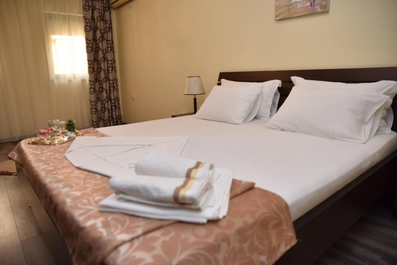 Guest House Evropa 2 Ulcinj Esterno foto