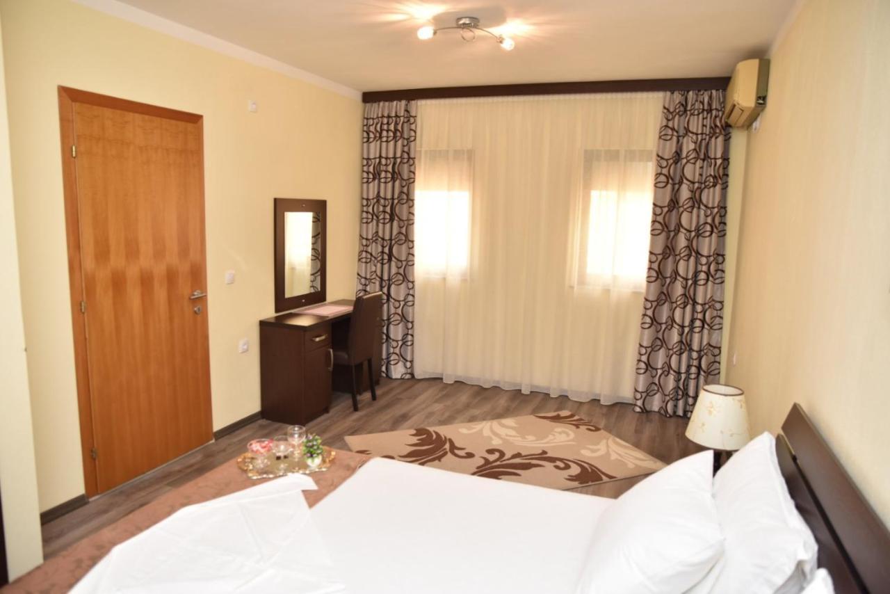 Guest House Evropa 2 Ulcinj Esterno foto