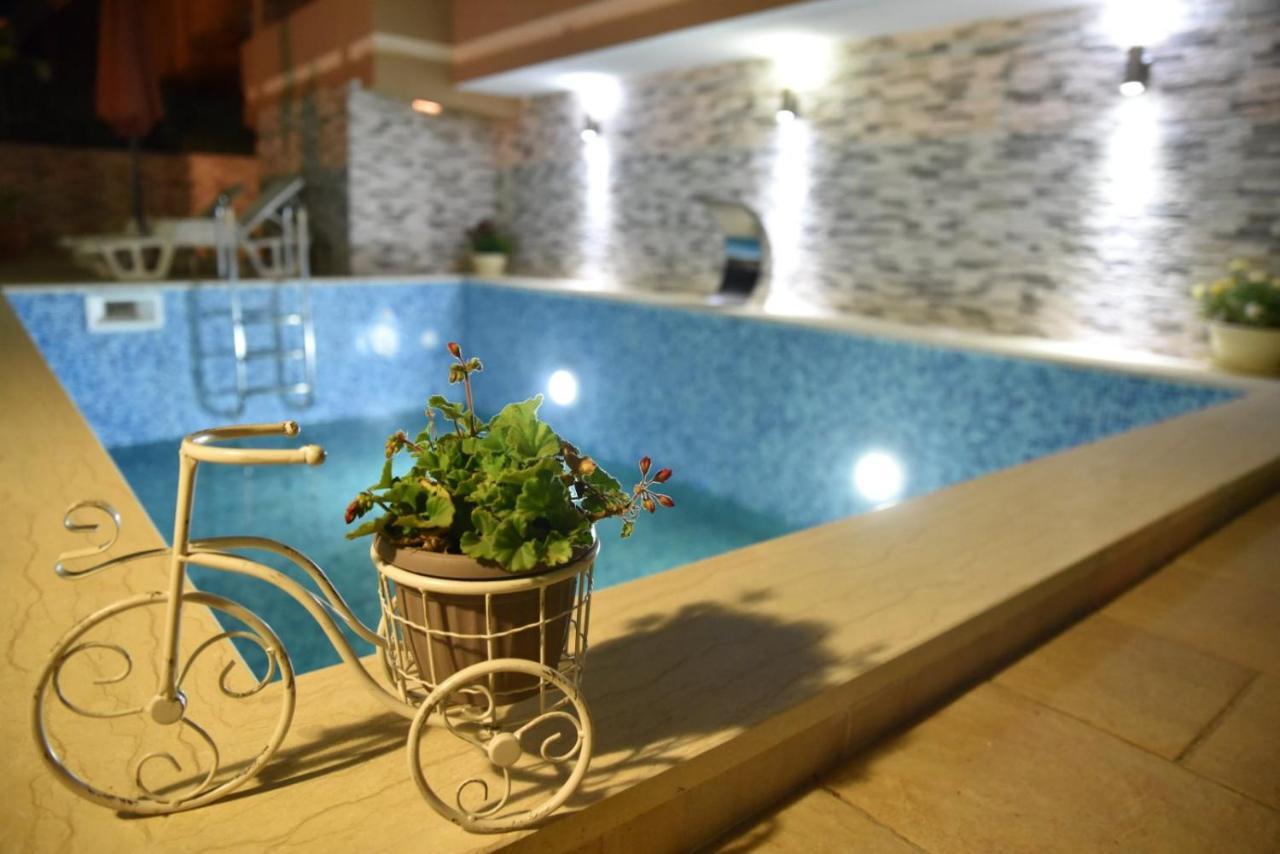 Guest House Evropa 2 Ulcinj Esterno foto