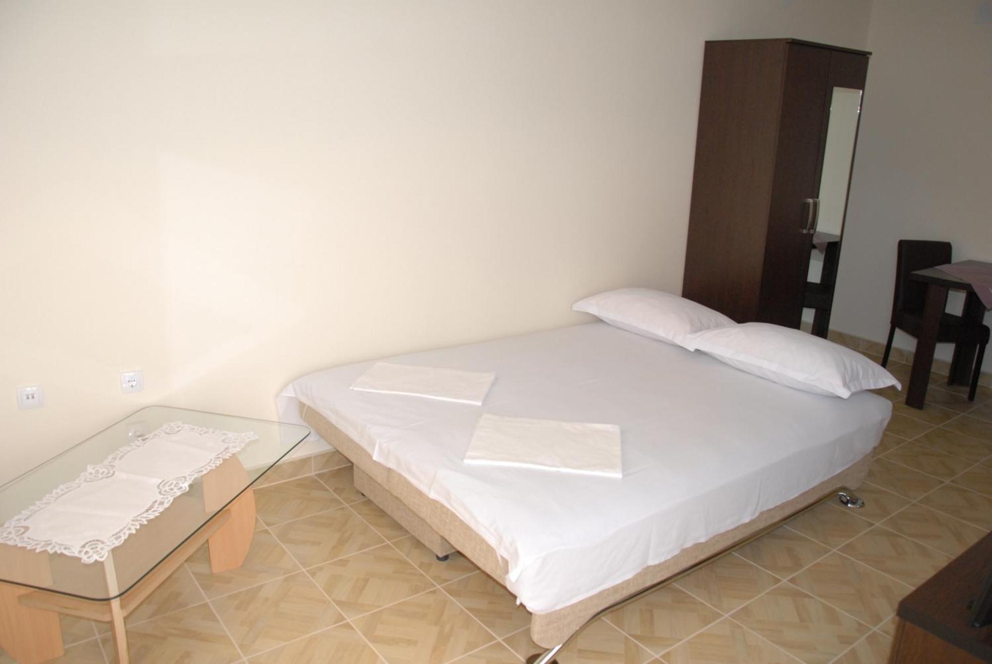 Guest House Evropa 2 Ulcinj Esterno foto