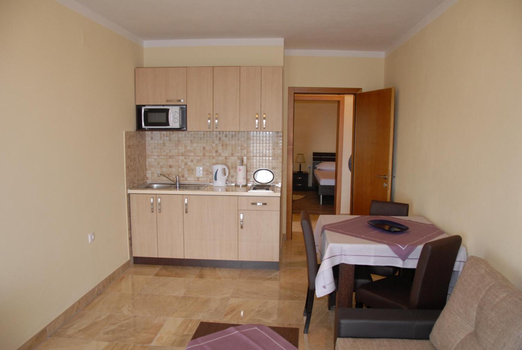 Guest House Evropa 2 Ulcinj Esterno foto
