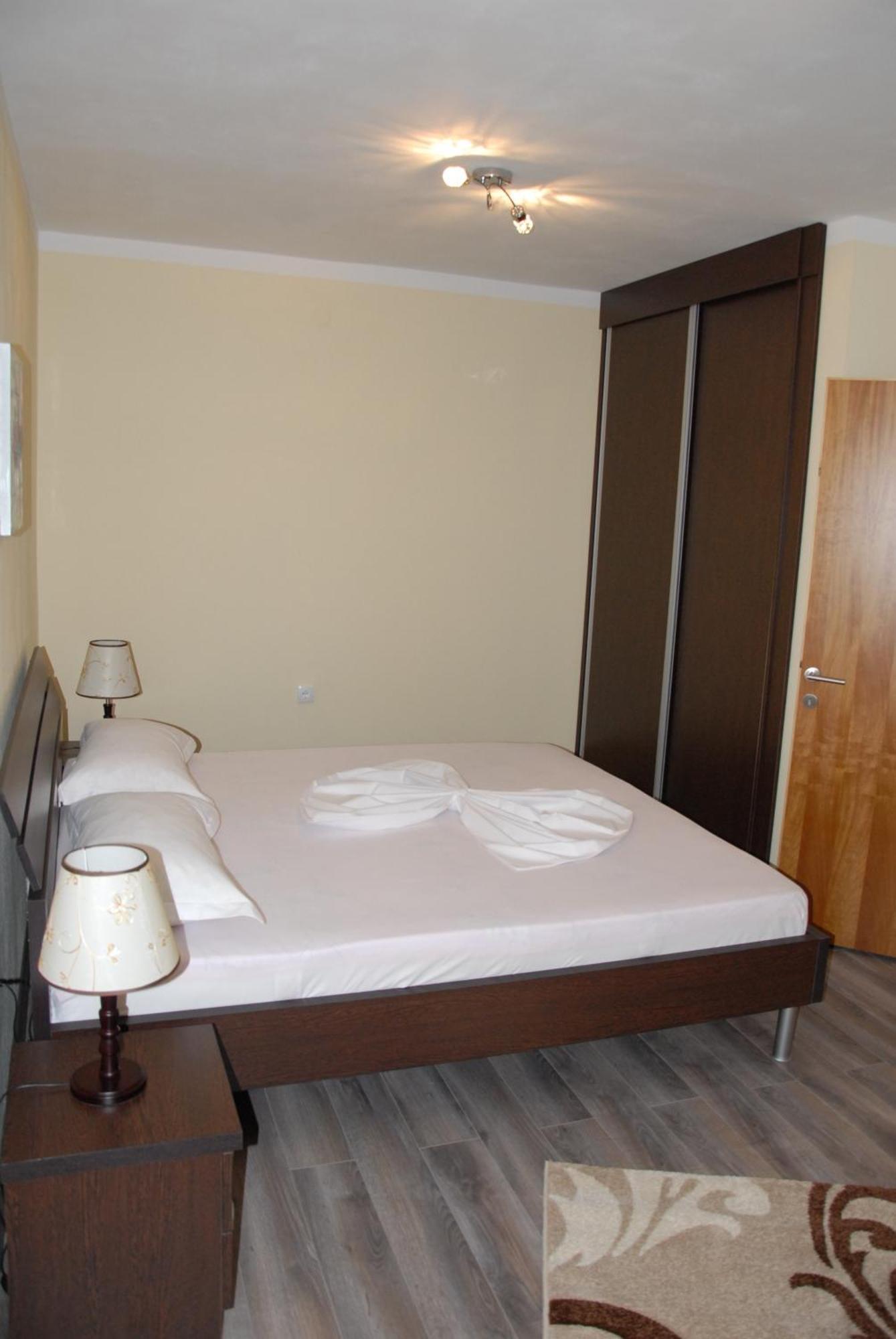 Guest House Evropa 2 Ulcinj Esterno foto