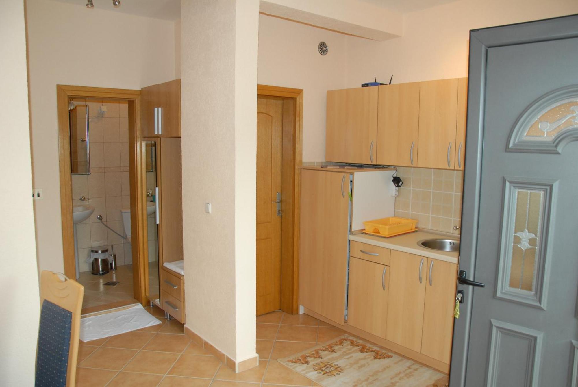 Guest House Evropa 2 Ulcinj Esterno foto