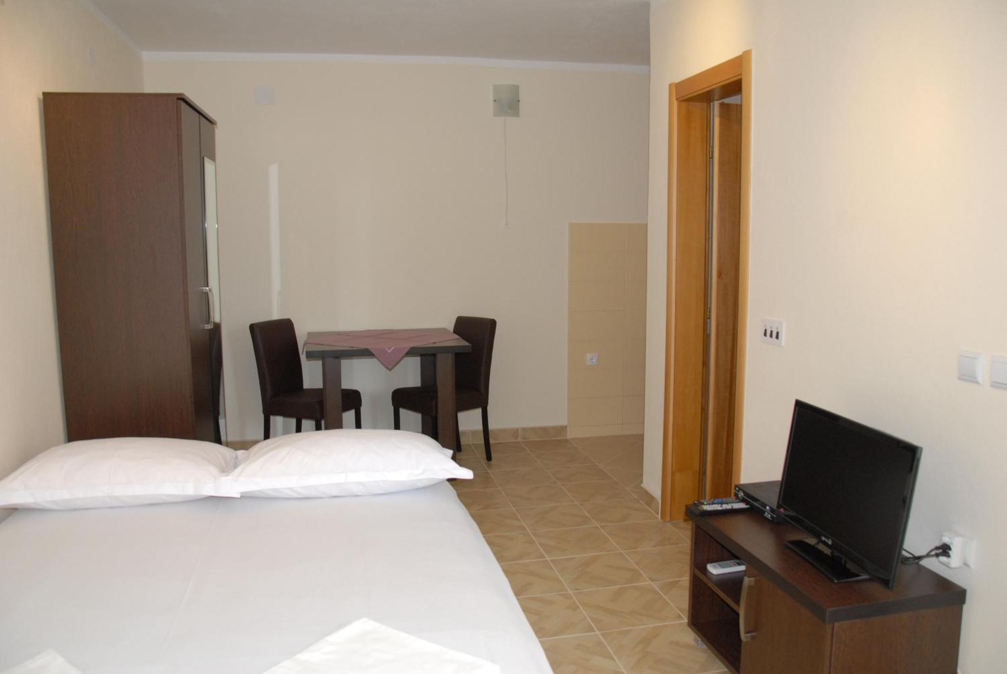 Guest House Evropa 2 Ulcinj Esterno foto