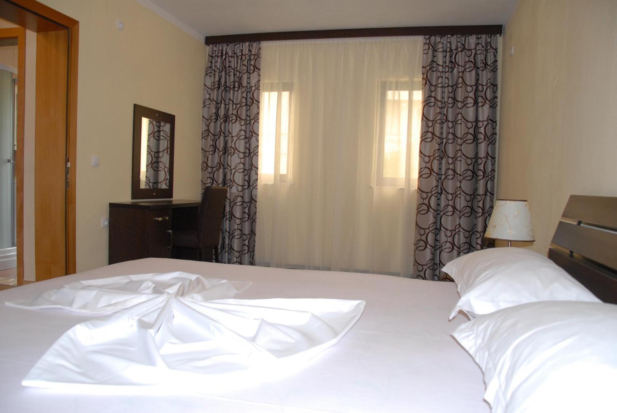 Guest House Evropa 2 Ulcinj Esterno foto