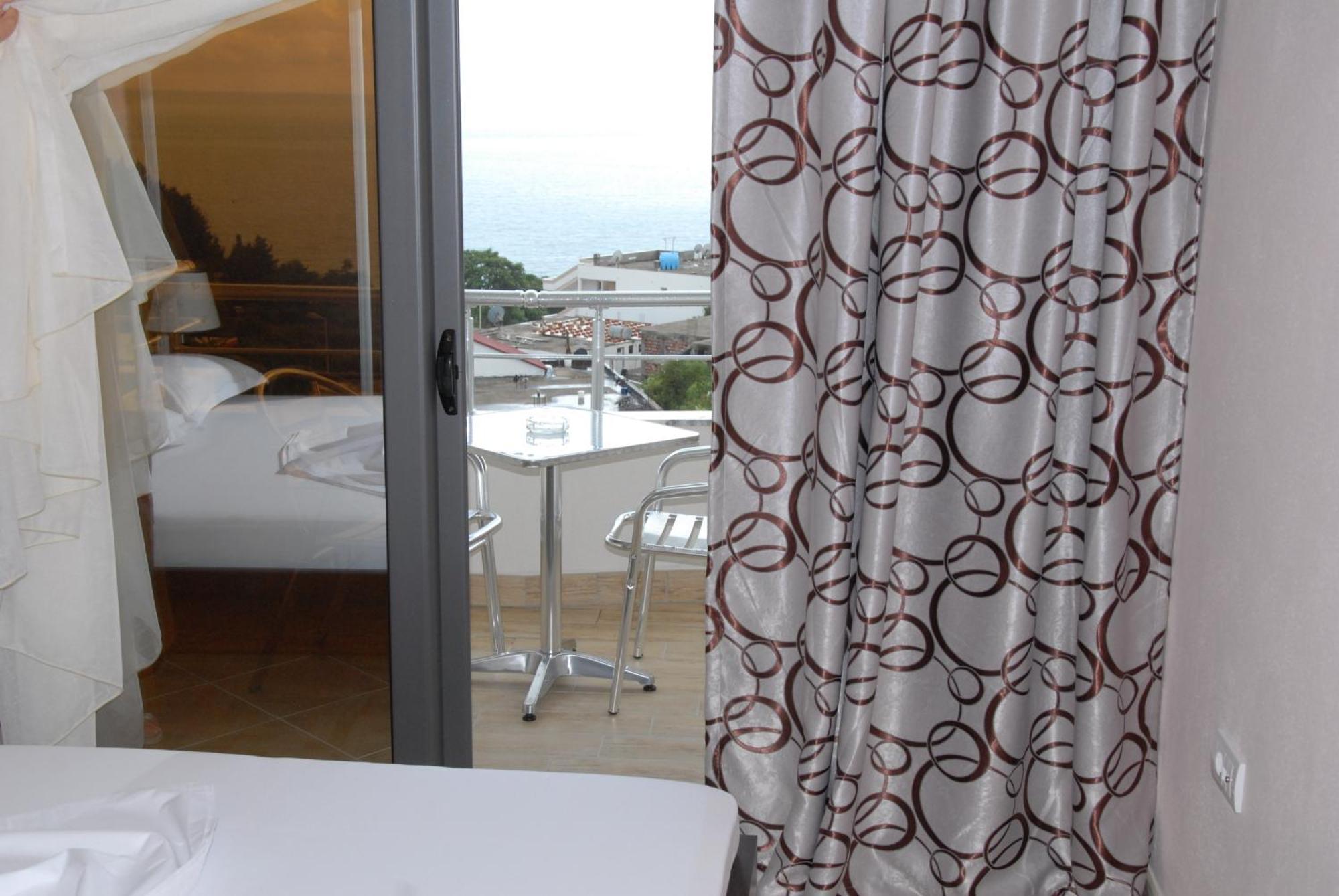 Guest House Evropa 2 Ulcinj Esterno foto