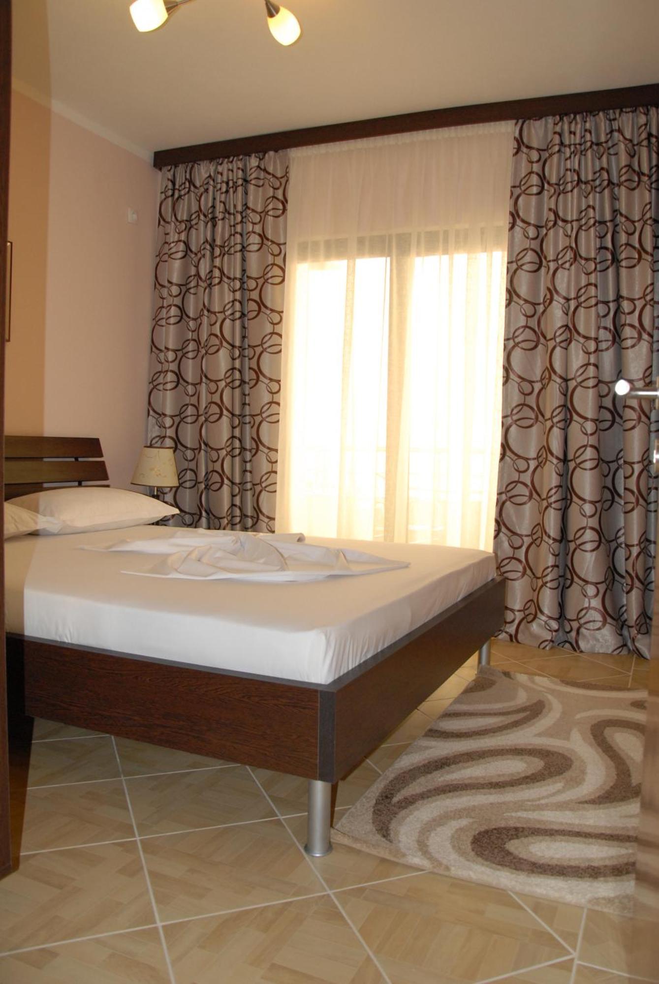 Guest House Evropa 2 Ulcinj Esterno foto